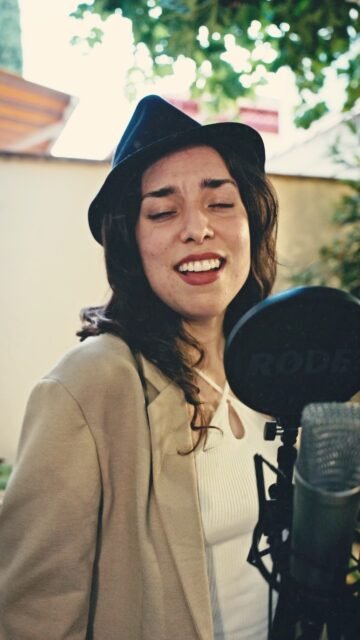 Viviendo el lado soleado de la música junto a @cafunemusic_ ☀️🎶
Una versión llena de energía y buena vibra de “On the Sunny Side of the Street”, capturada por Awake Studio 💛🎥
#AwakeStudio #CafuneMusic #OnTheSunnySideOfTheStreet #LiveSession #MúsicaEnDirecto #JazzVibes #BuenaEnergía #SesiónEnVivo #JohnLegend #VeranoMusical #AwakeSessions