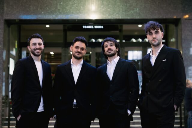 @tribeca_band en @cinescallao 
Visuales por @kike.raw para el evento de @ysabelmora_brand 
Imagen, música y directo en el mismo lenguaje. #TribecaBand #CinesCallao #MadridLive #Visuals #LiveShow #Audiovisual #YsabelMora #CreativeDirection #LiveMusic #EventVisuals